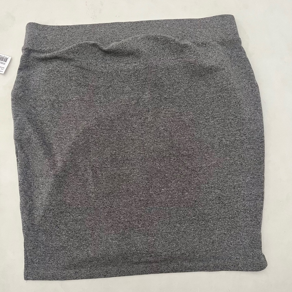 NWT size medium women’s Motherhood Maternity gray heathered skirt with pockets - Picture 8 of 8